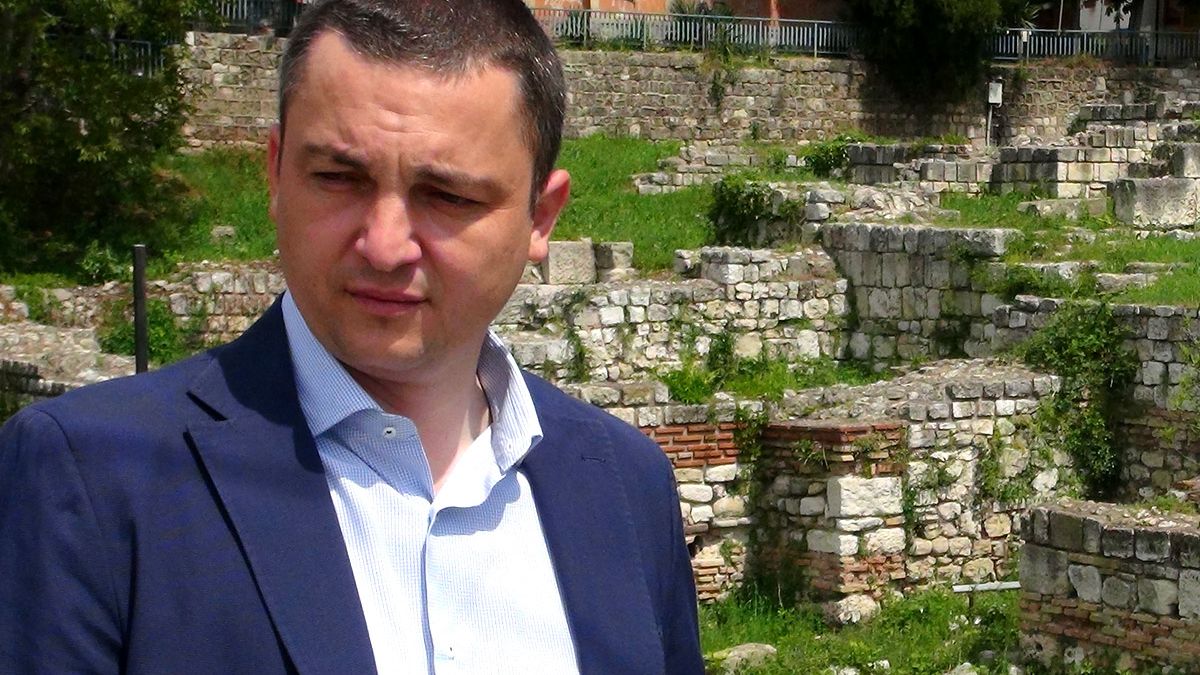 Портних подкара “Пежо” с номер 2222 
