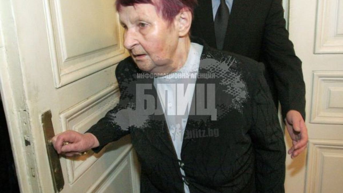 Станишев към медиите: Бъдете милостиви към майка ми