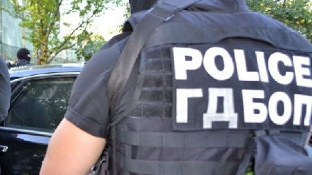 Ексклузивно в БЛИЦ: Баретите със спецакция пред очите на десетки зяпачи
