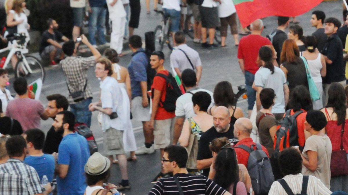 Шофьори се бутат с протестиращи на „Орлов мост“