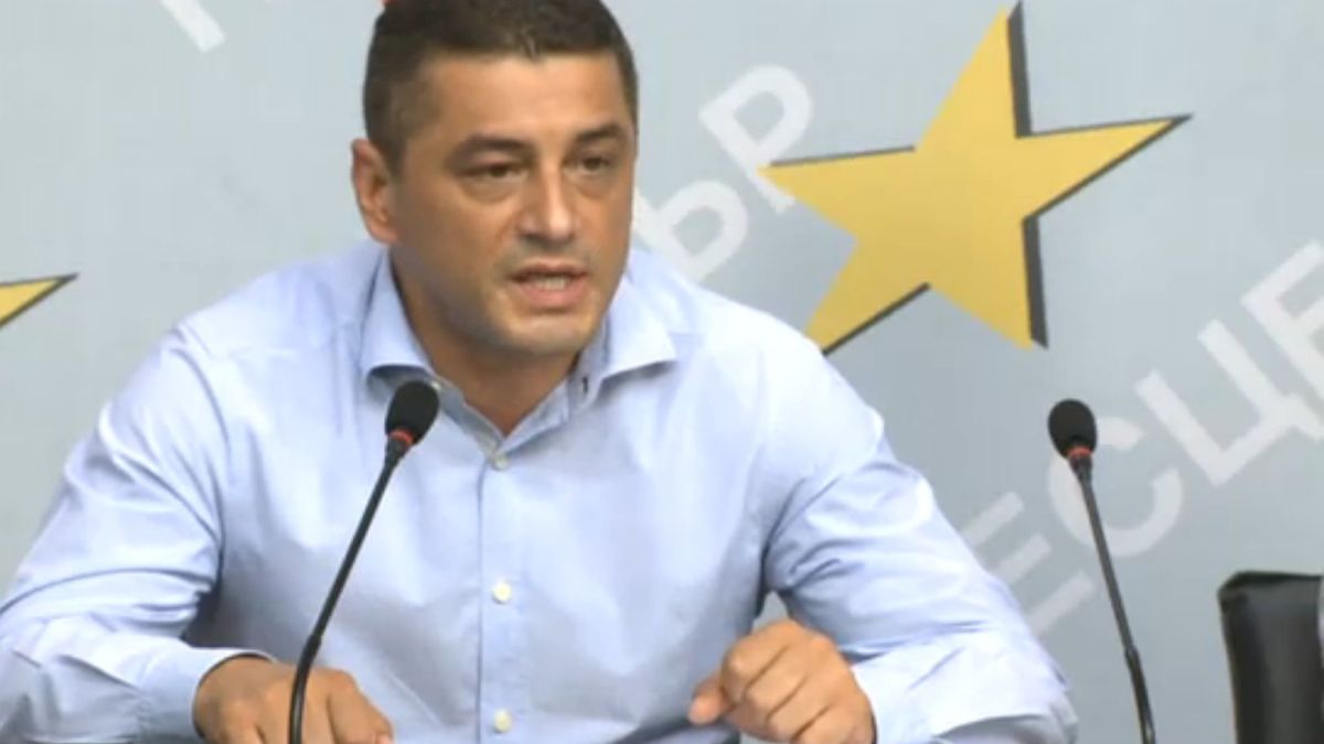 Красимир Янков и група опозиционери в БСП “пропуснали” да гласуват против Ф-16 
