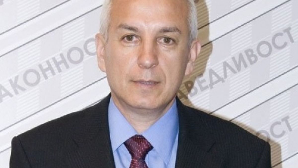Гей-скандалът взе главата на Тодор Великов от РЗС