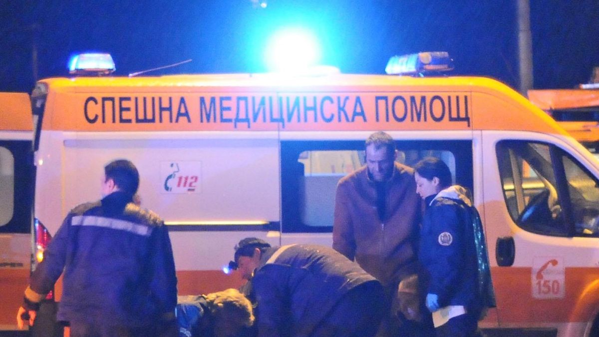 Млада шофьорка прегази жена в черни дрехи нощес