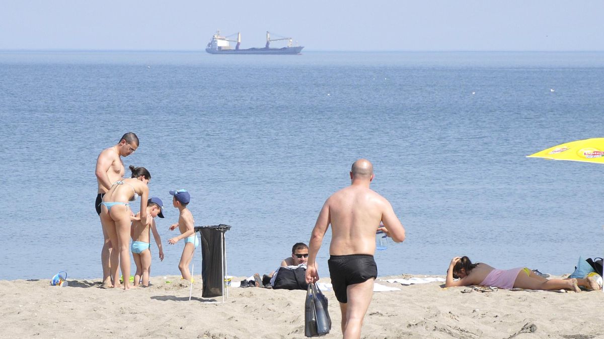 Спасиха самоубиец, тръгнал да се дави с лаптоп