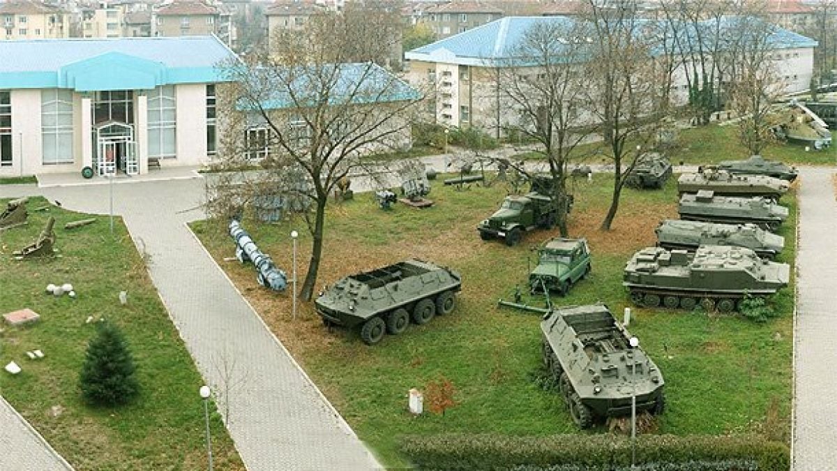 "Помилваха" шефката на Военно-историческия музей