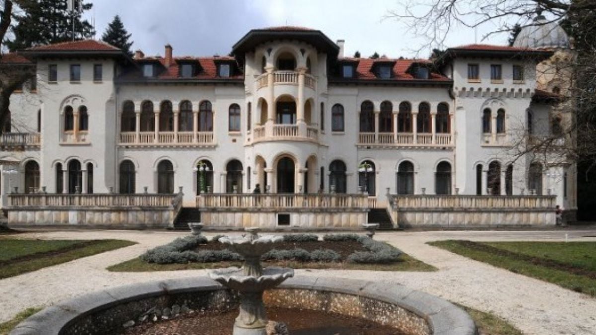 Царят отваря двореца “Врана”