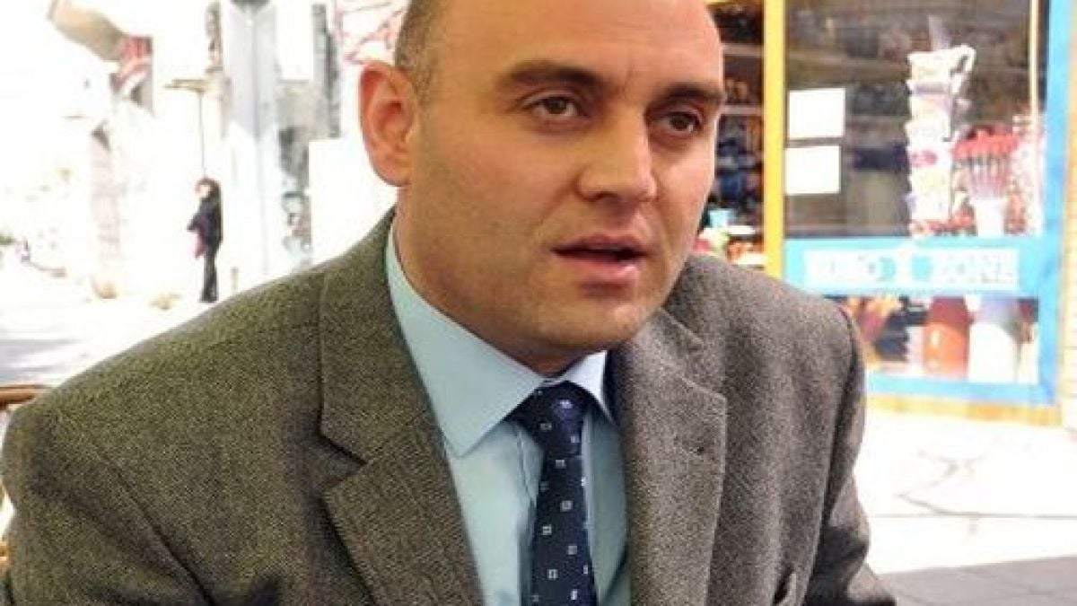 Г-н "Ваканцувам" от парламента не плажувал, а гледал домати