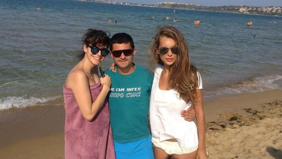 Ива Софиянска крие коремче на плажа