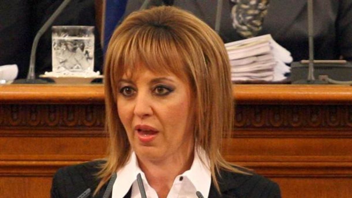 Мая Манолова: Пиарки на Плевнелиев попречиха да говоря с шофьора на таксито