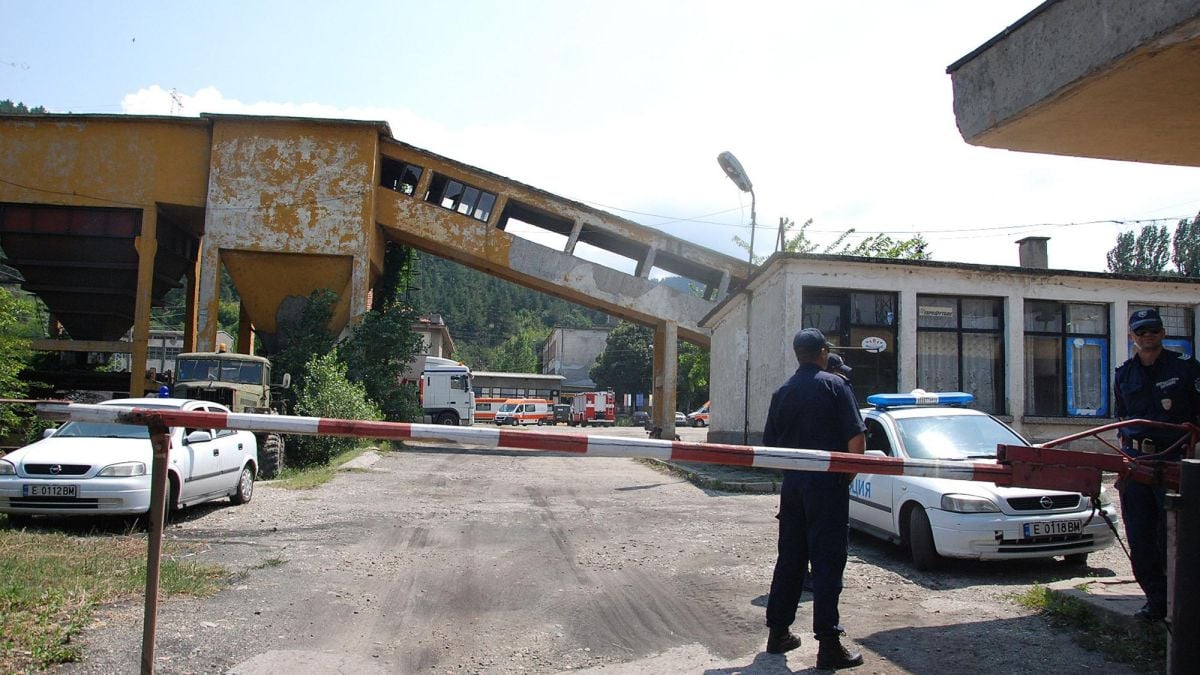 Край! Изровиха труповете на миньорите в "Ораново"