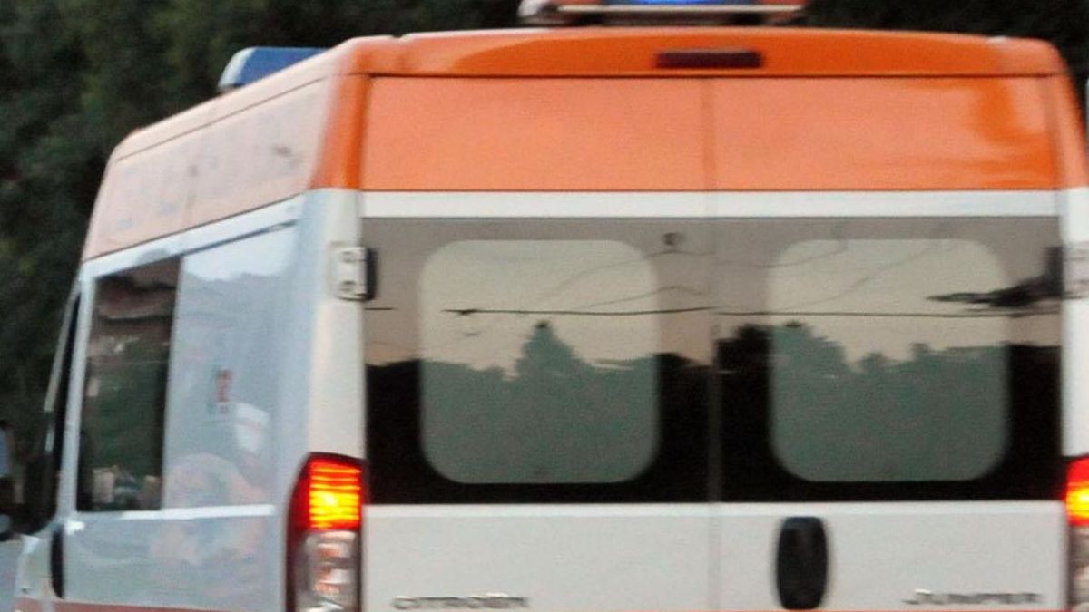 Тийнейджър заби мерцедеса си в мантинела и загина