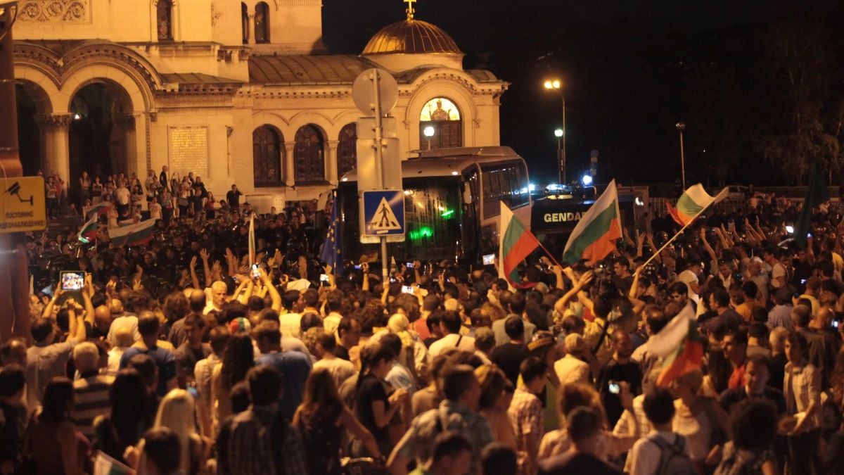 Депутатката Жара Пенева: Протестиращите искаха да ни убият! 