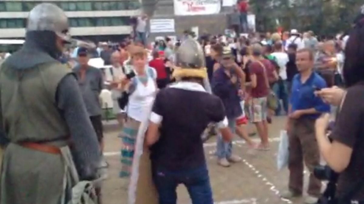 Протестиращите замълчаха за минута в памет на миньорите