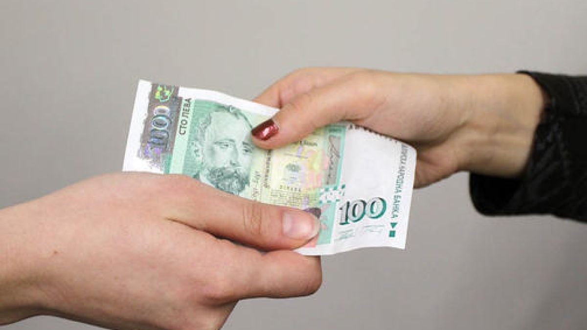 Спипаха с подкуп служителка на ДФ „Земеделие"