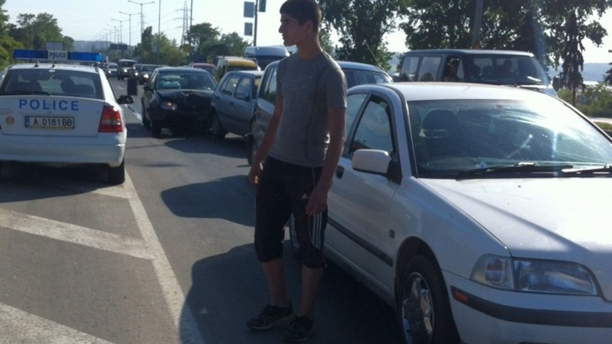 Млада пловдивчанка предизвика шесторна катастрофа в Бургас 