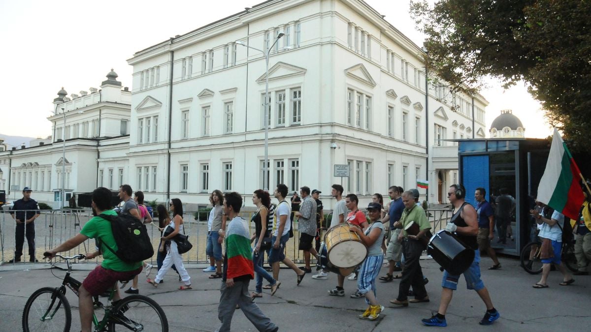 Със стихове на Ботев протестиращите се прощават със загиналите миньори 