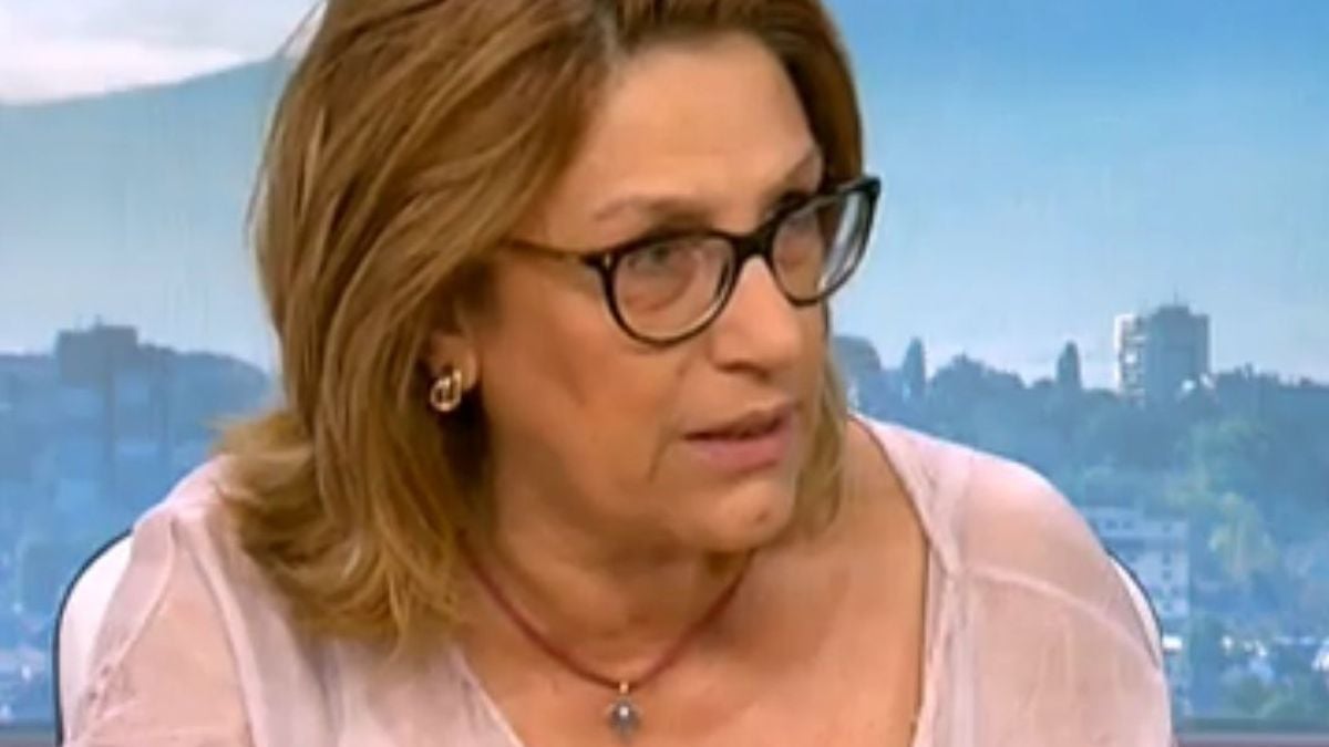 Буруджиева: Плевнелиев извива ръцете на кабинета с ветото за бюджета 