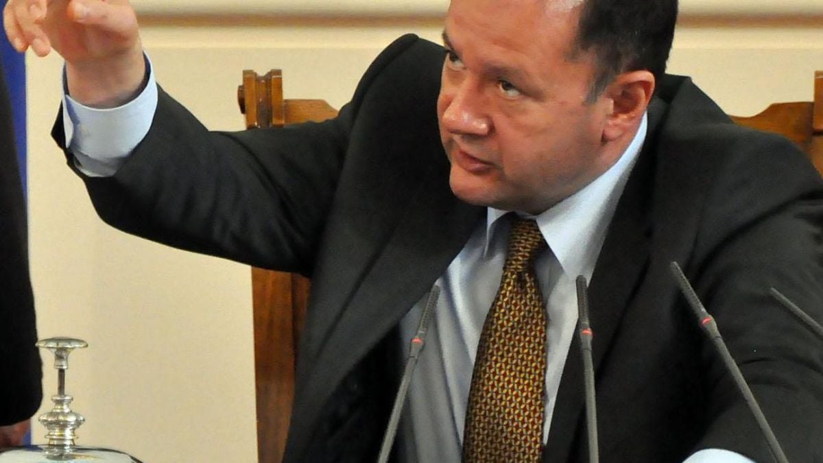 Михаил Миков хваща гората
