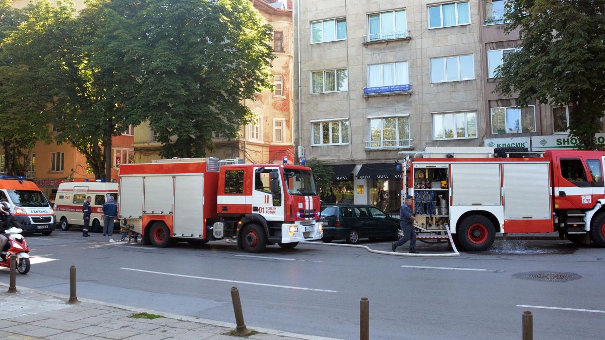 Пожар без малко да овъгли трима пенсионери в жилищен блок 
