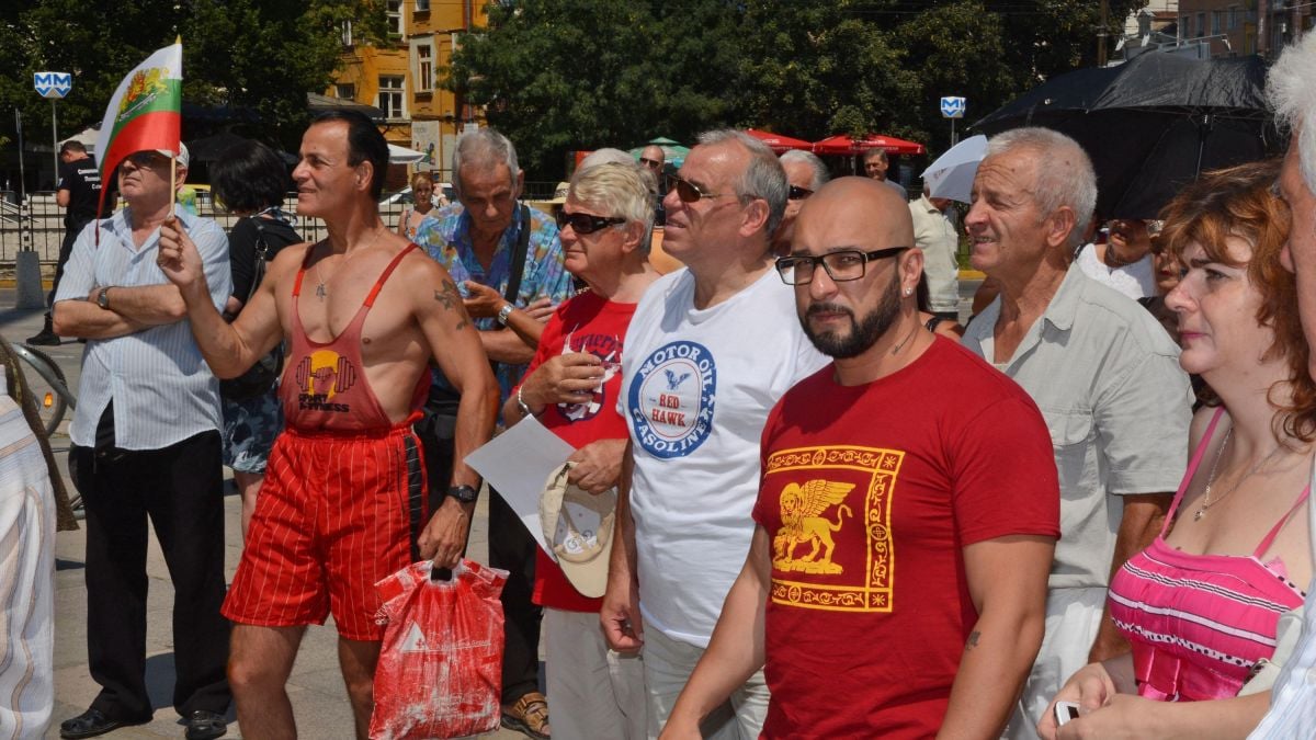 Подкрепящите кабинета внесоха подписките си в НС