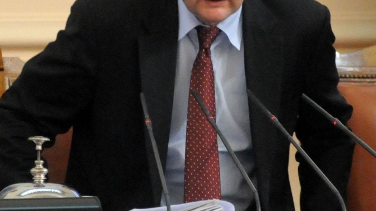 Парламентът се събира за ветото на 30 август 