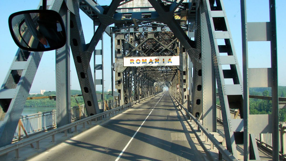 Румъния сваля двойно таксата на Дунав мост