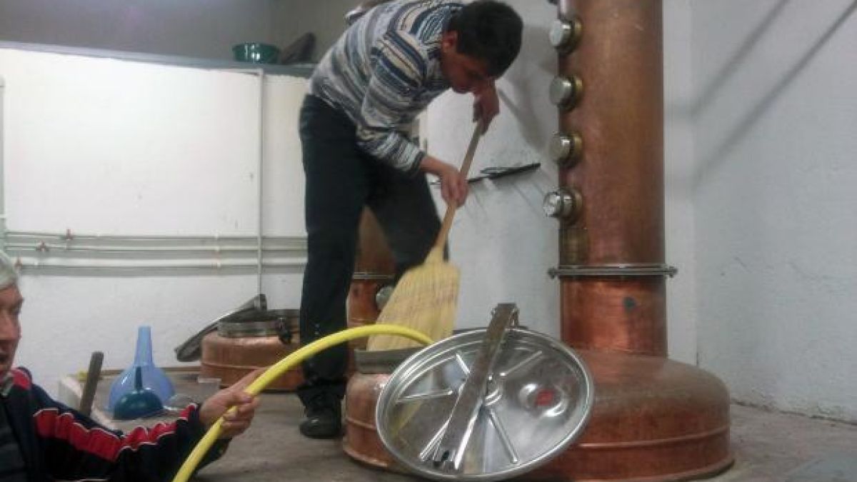 Русенец газира ракия и уиски
