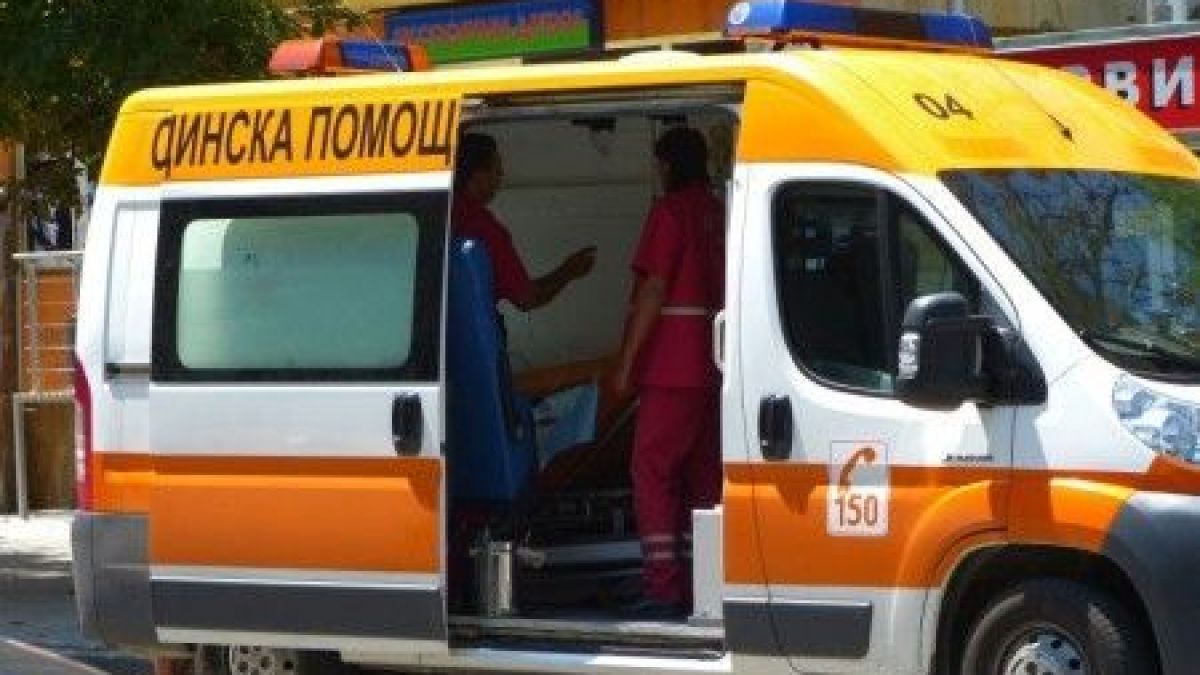 Поляк е с опасност за живота след катастрофа