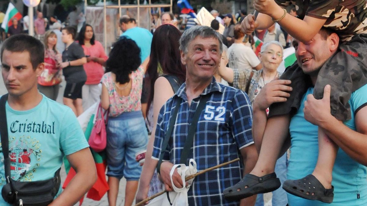 Скутер водеше малобройния протест в столицата
