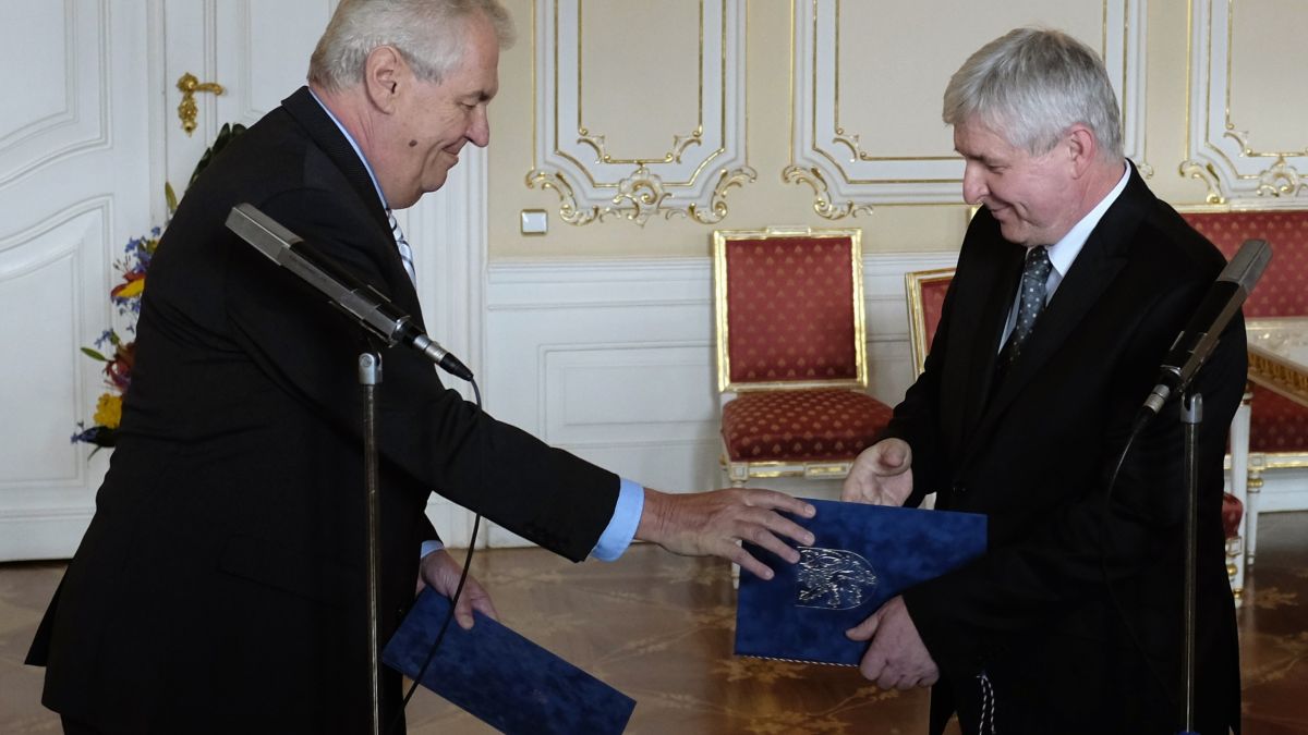 Официално: Чехия остана без правителство