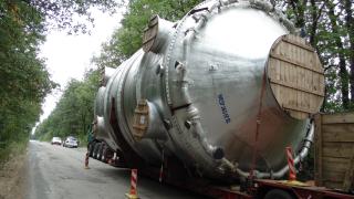 Огромен товар затапва републиканските пътищата (СНИМКИ)