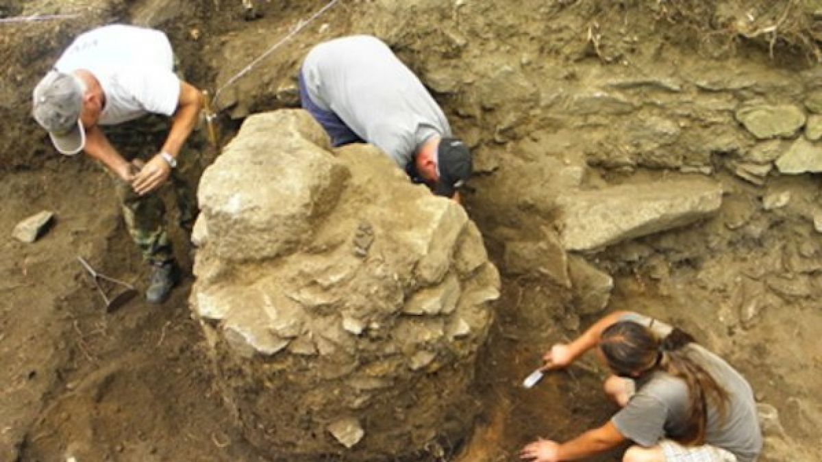 Гривна на 7000 години откриха край Русе