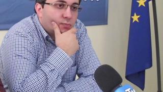 Министър Николай Нанков захапа служебния кабинет заради санирането