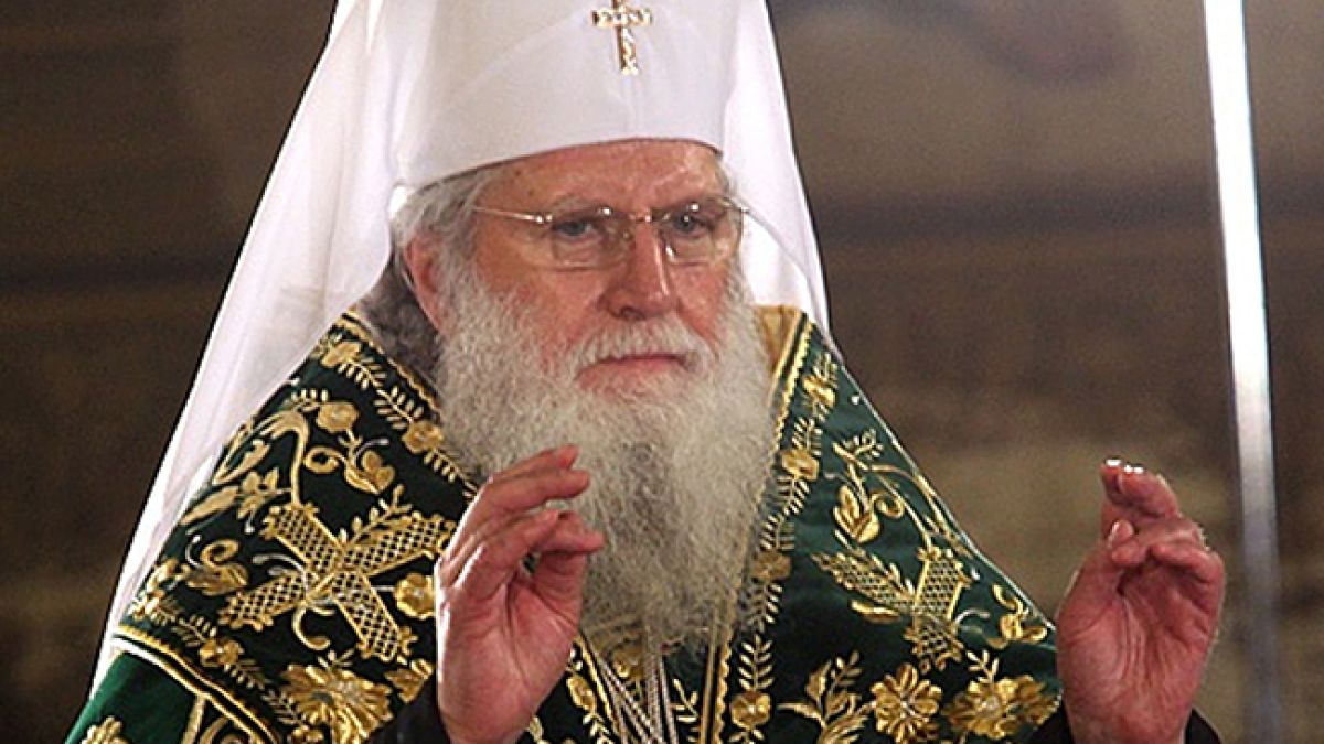 Дядо Неофит поздрави миряните с настъпването на новата година 