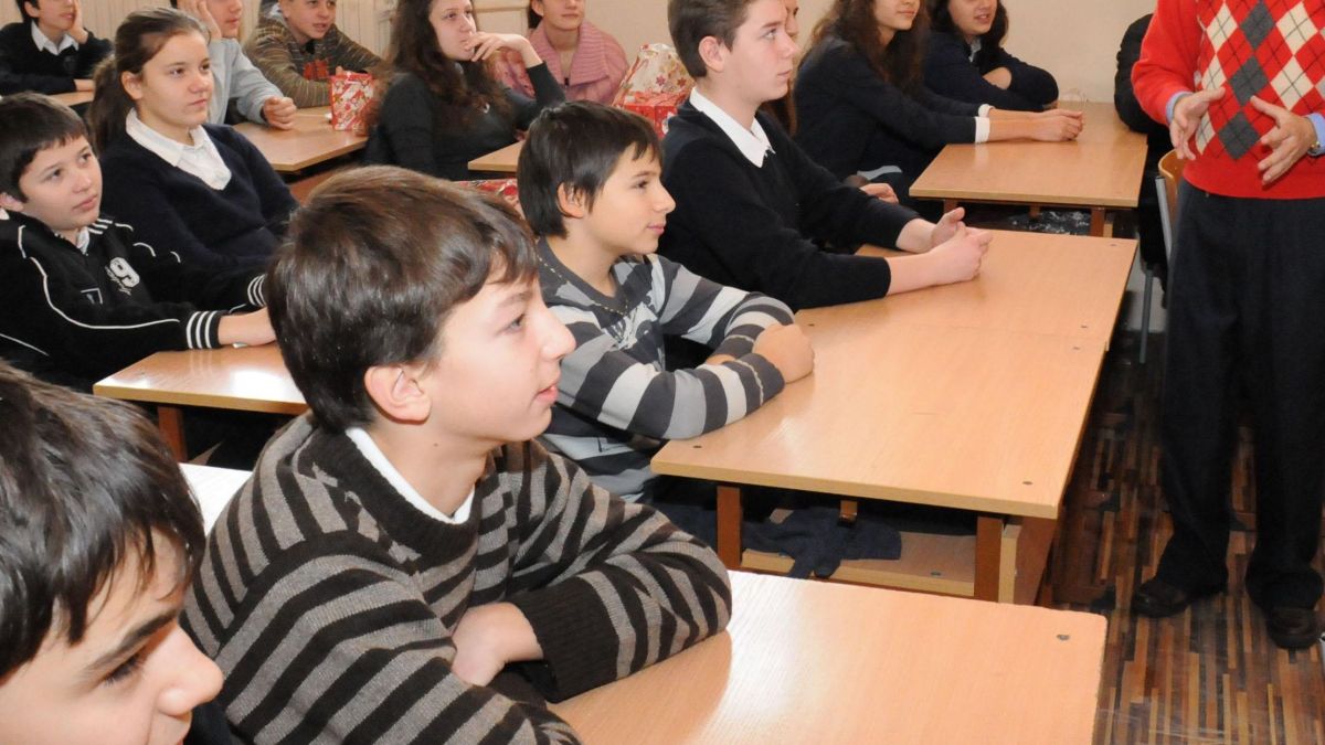Учениците ще почиват 44 дни тази учебна година