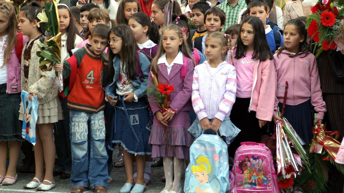 Близо 12 000 първолаци в София