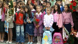 Близо 12 000 първолаци в София