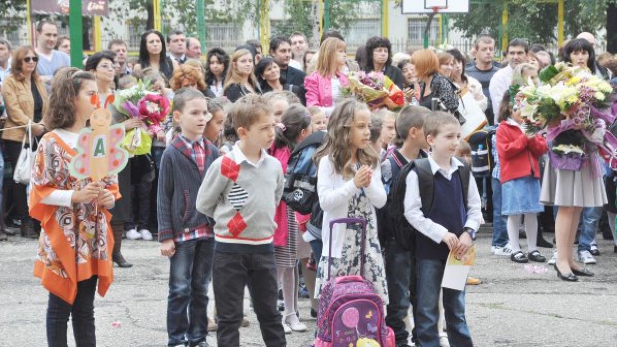 44 000 първолачета получават по 250 лева 