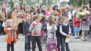 44 000 първолачета получават по 250 лева 