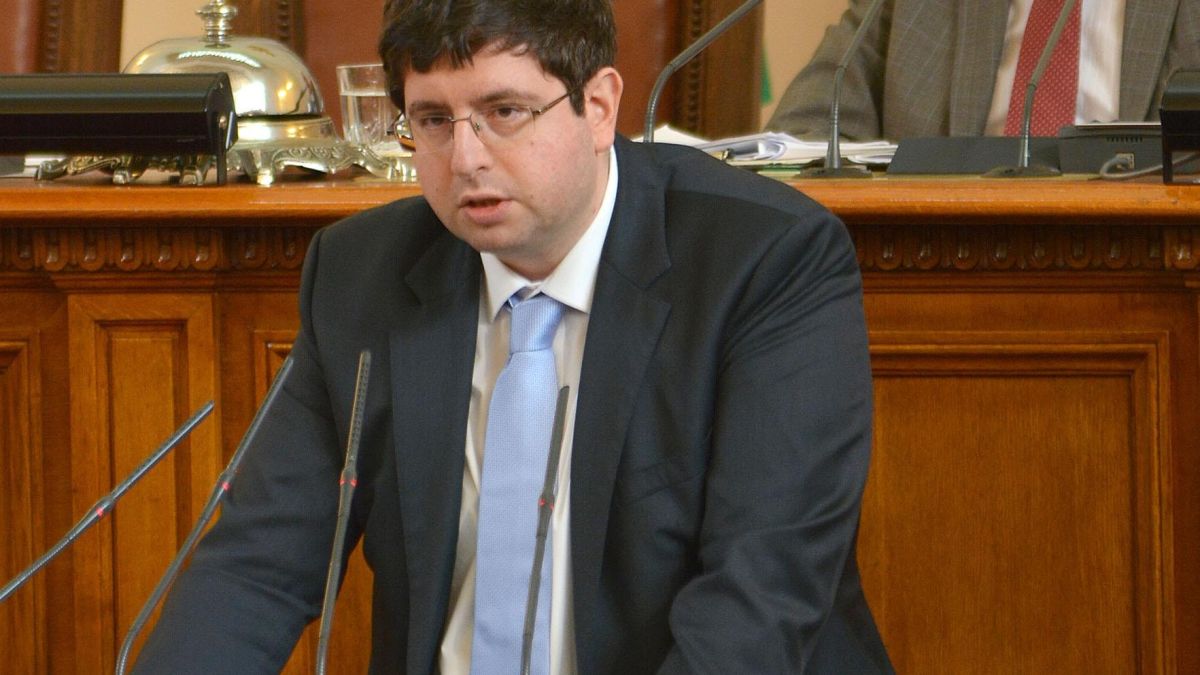 Бивш финансов министър поряза много Кирил Петков