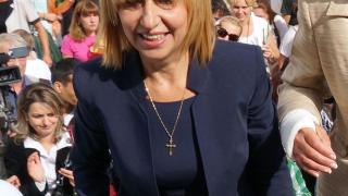 Стимулират младите учители с повече пари 
