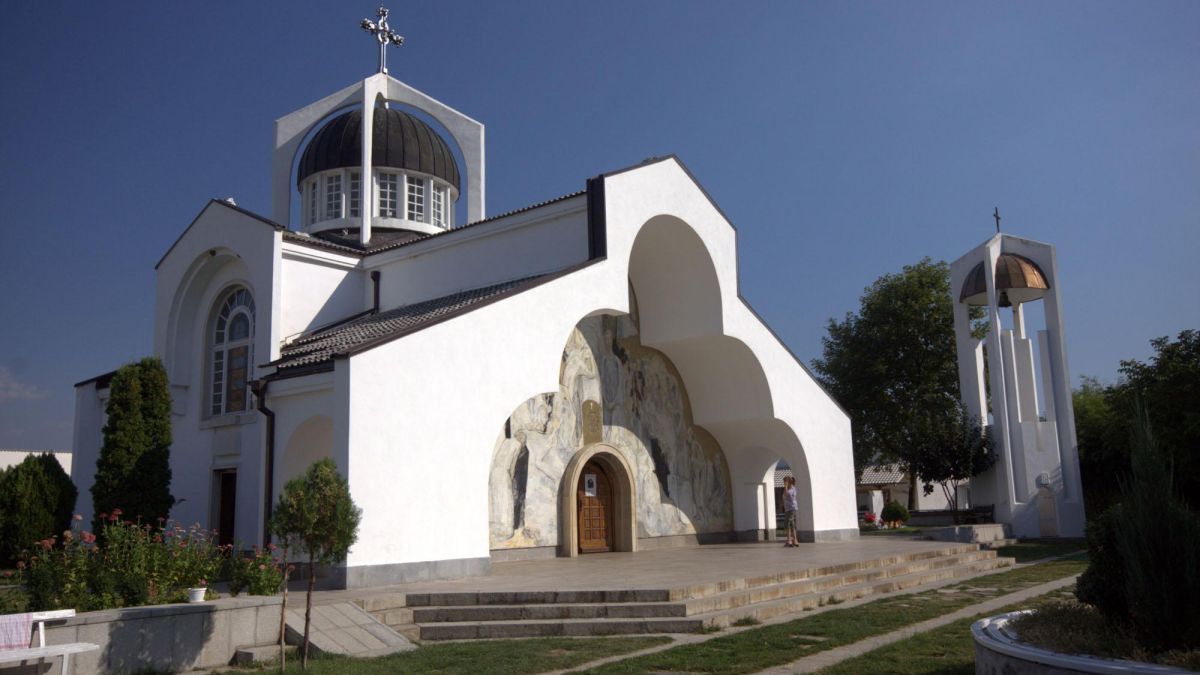 Хиляди миряни в църквата на Ванга за Петковден 