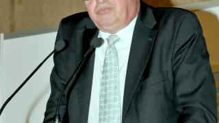 Орешарски: Николай Петев ще остане „Тук във времето“ със своите „Поезия и позиция“