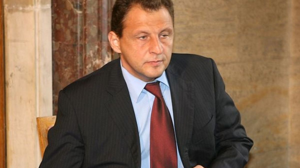Генерал от НСО търгува с дървесина