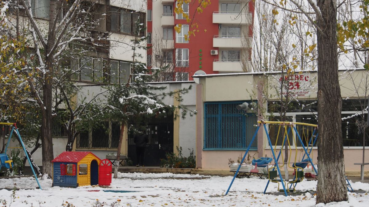Студенти от 50 общежития делят 200 дискотеки в Студентски град