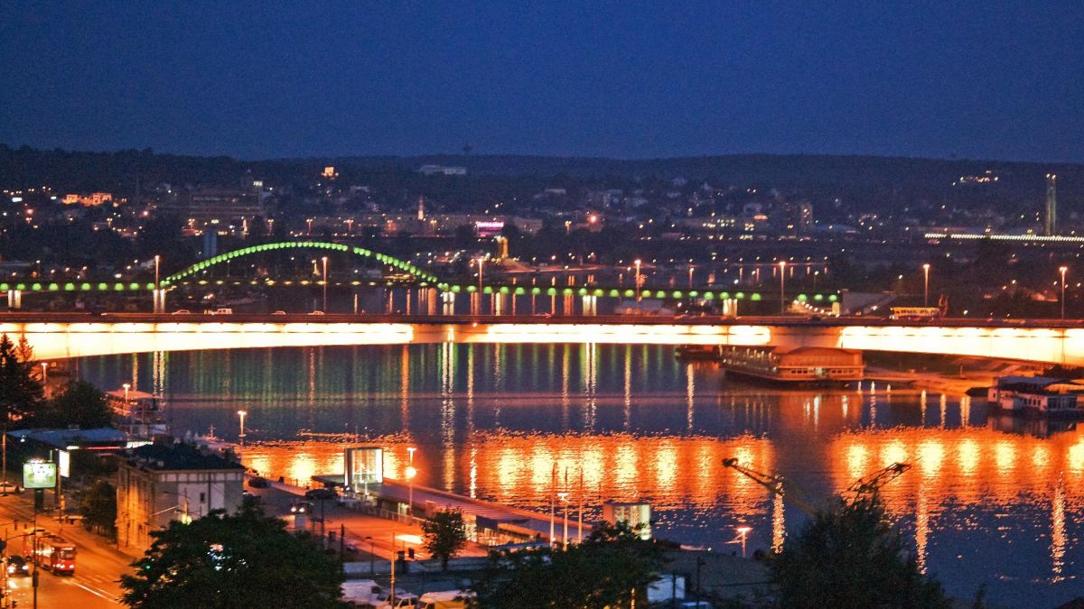 Белград бута паметниците на завоеватели, държавата ще решава какво да се строи