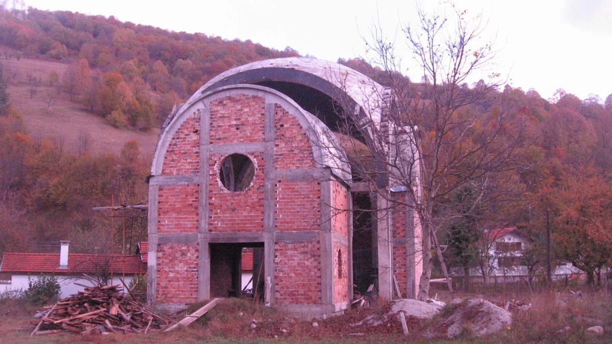Черквата в Рибарица пак запецна!
