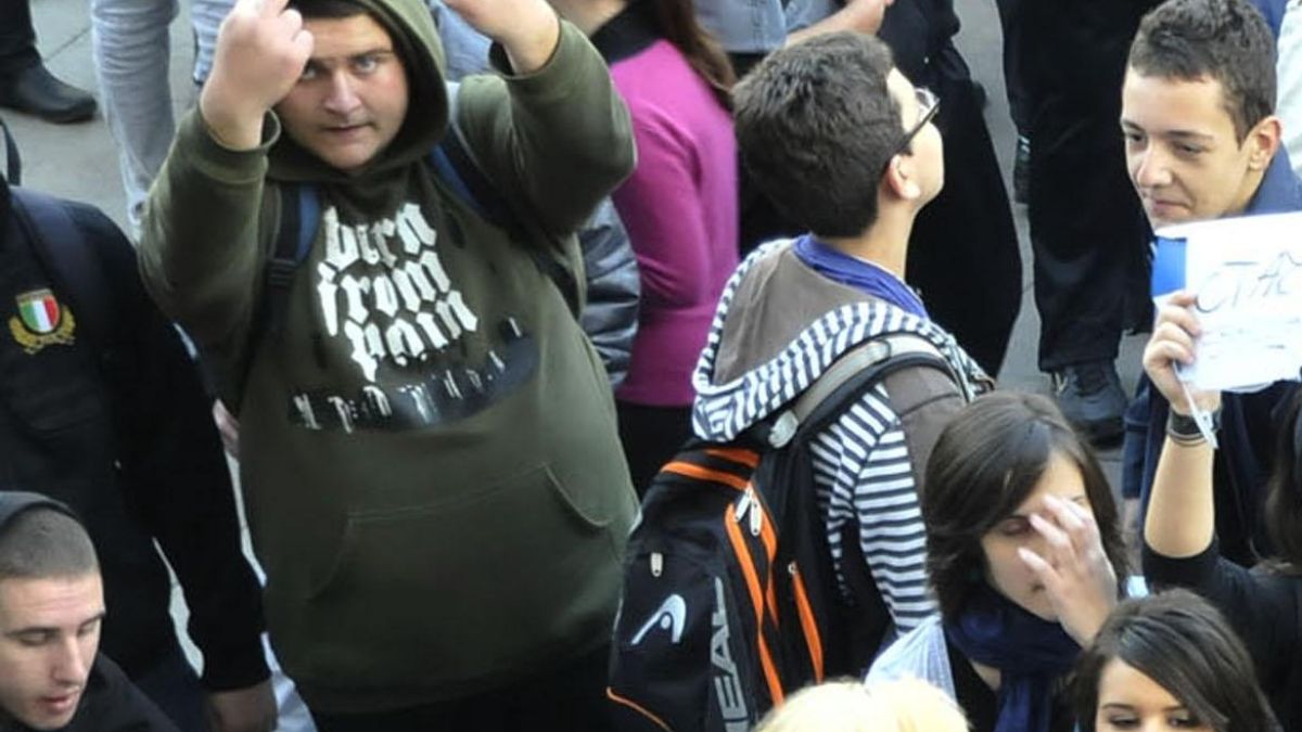 Хиляди български деца ще тръгнат на училище с наведени глави
