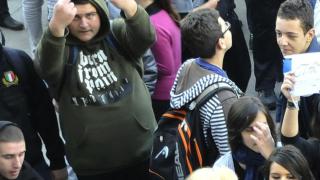 Хиляди български деца ще тръгнат на училище с наведени глави