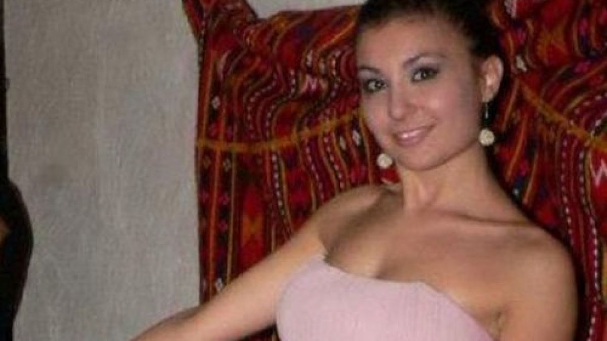 Камери заснели лицето на алжиреца докато ръгал студентката Вики